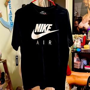 Black Nike men’s shirt, size medium brand new with tags